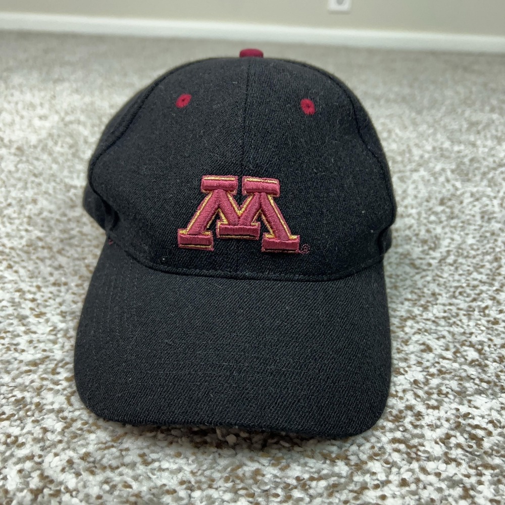 Minnesota Golden Gophers Hat Cap Fitted Mens 7 5/8 Black Maroon College Football